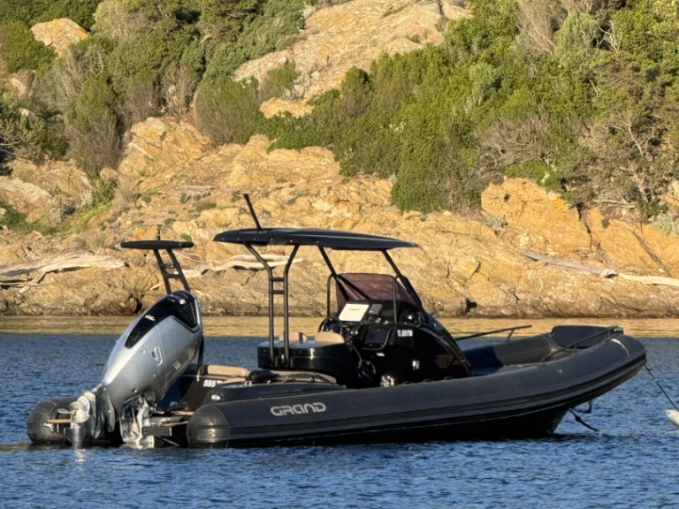 Pronajmout si Grand Boats G850 v Île du Levant