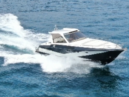Pronajmout si Ferretti Altura 39 v Salerno