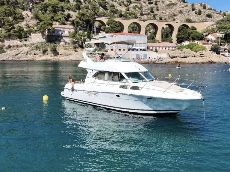 Pronajmout si Jeanneau Prestige 36 v Marseille