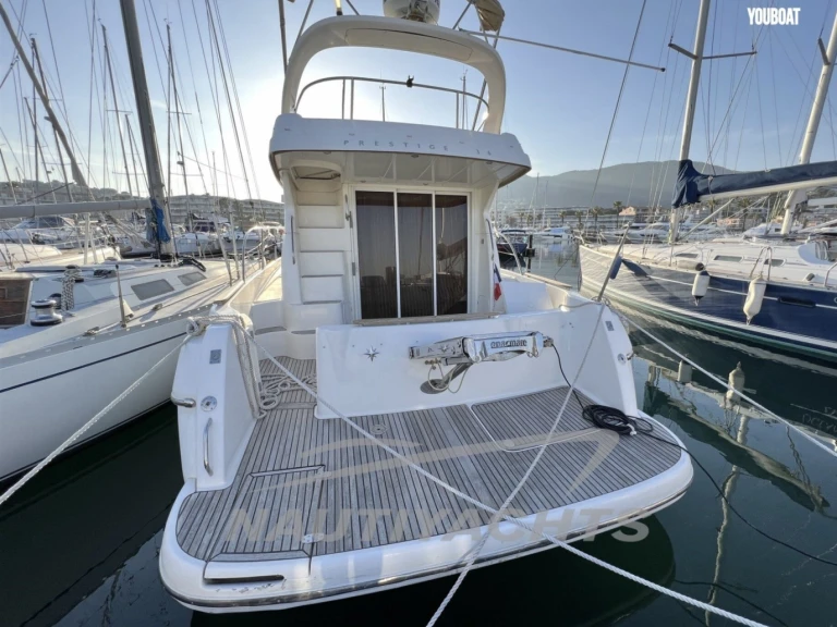 Pronájem lodi Marseille lákavé ceny Prestige 36