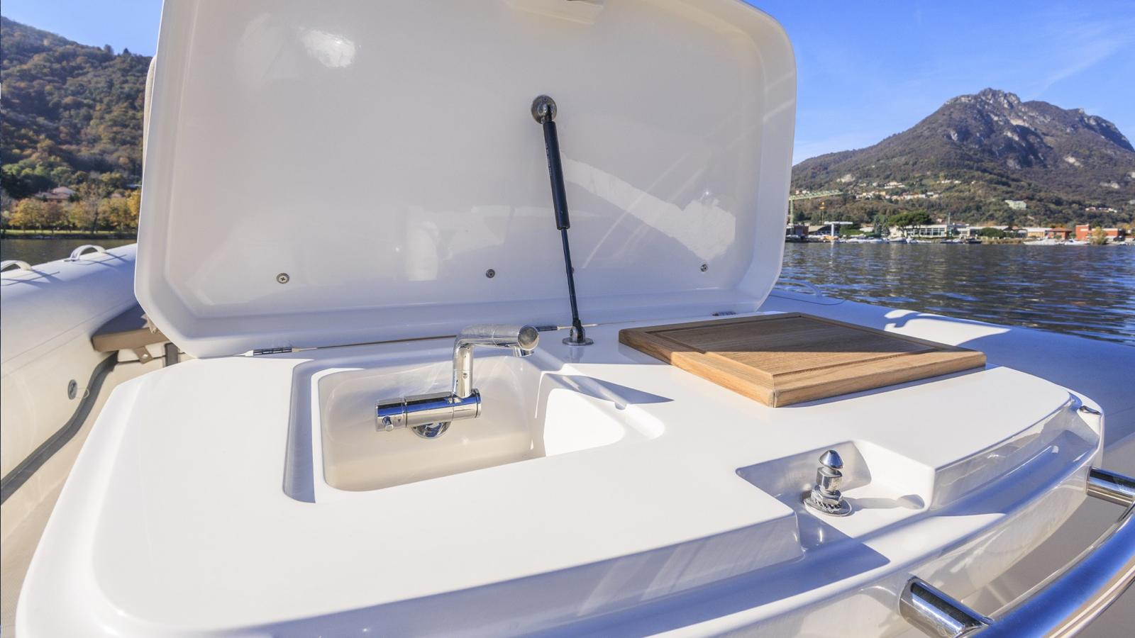 Pronájem Polotuhá loď v Port of Cannigione -Bwa Bwa 29 Premium