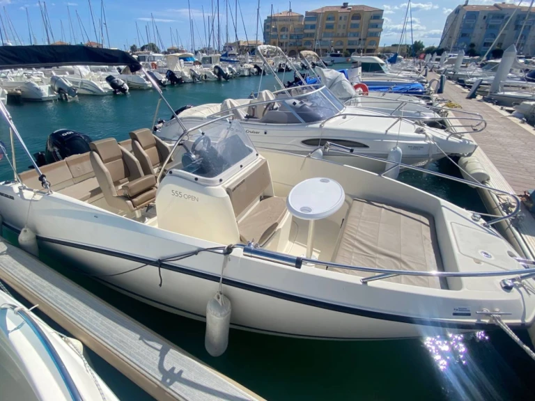 Pronajmout si Marsea Marsea CM 100 v Marseille