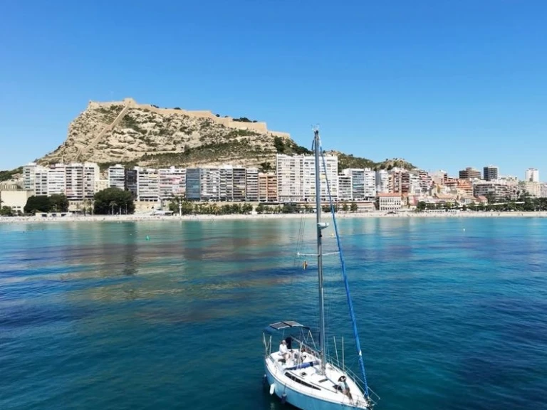 Plachetnice k pronájmu v Alicante za nejlepší cenu