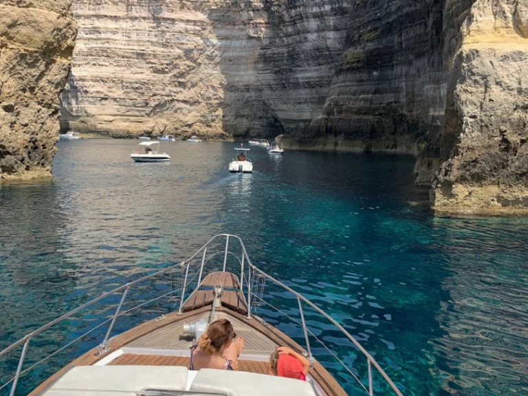 Pronájem lodi Lampedusa lákavé ceny cabinato