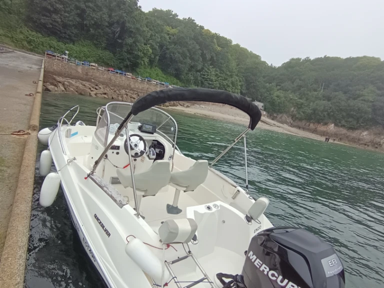 Pronajmout si Quicksilver Activ 555 Open v Brest