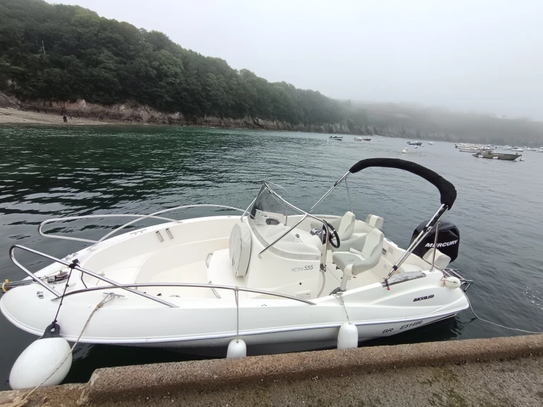 Pronájem lodi Brest lákavé ceny Activ 555 Open