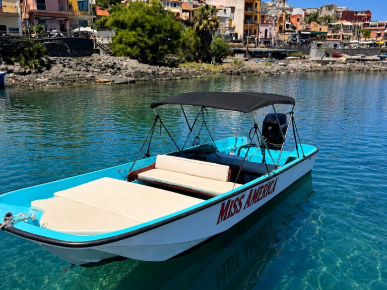 Pronájem jachty v Aci Trezza -Boston Whaler Boston Whaler 17 na Samboatu