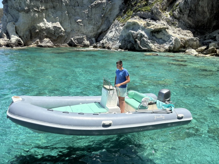 Pronájem Polotuhá loď Joker Boat s licencí