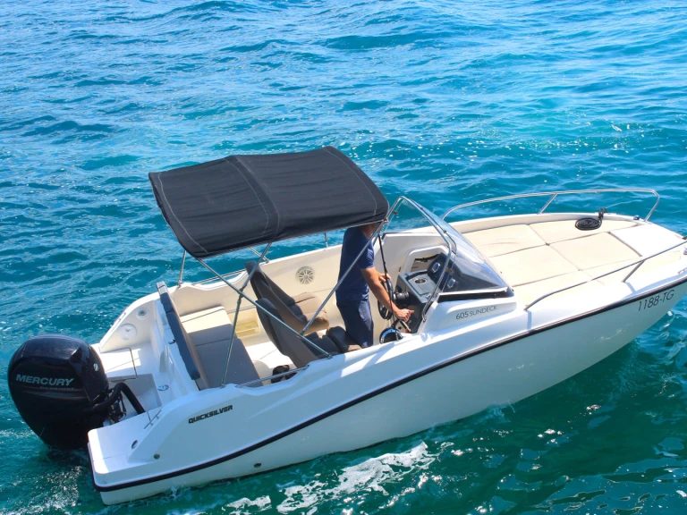 Quicksilver Quicksilver 605 Sundeck jednotlivci a charterové společnosti v Cannes