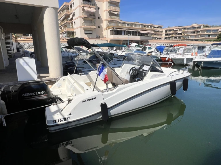 Pronájem Motorová loď v Cannes -Quicksilver Quicksilver 605 Sundeck