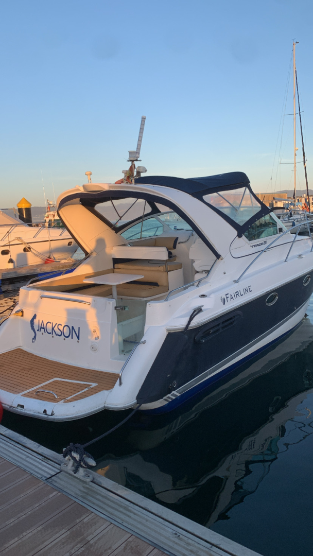 Pronajmout Motorová loď se skipperem či ne Fairline v Portonovo