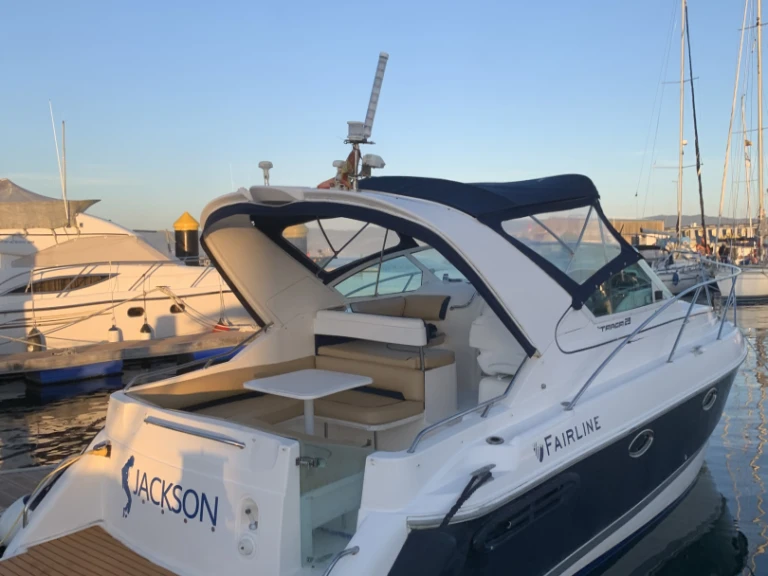 Pronájem Motorová loď Fairline s licencí