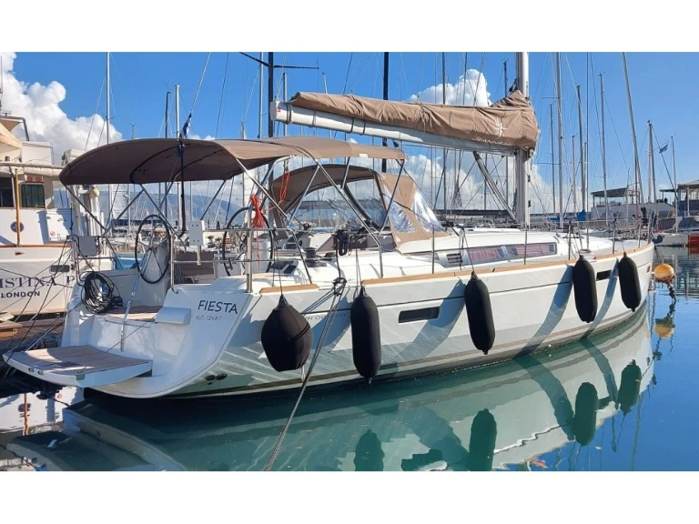 Pronajmout si Jeanneau Sun Odyssey 519 v Vathý