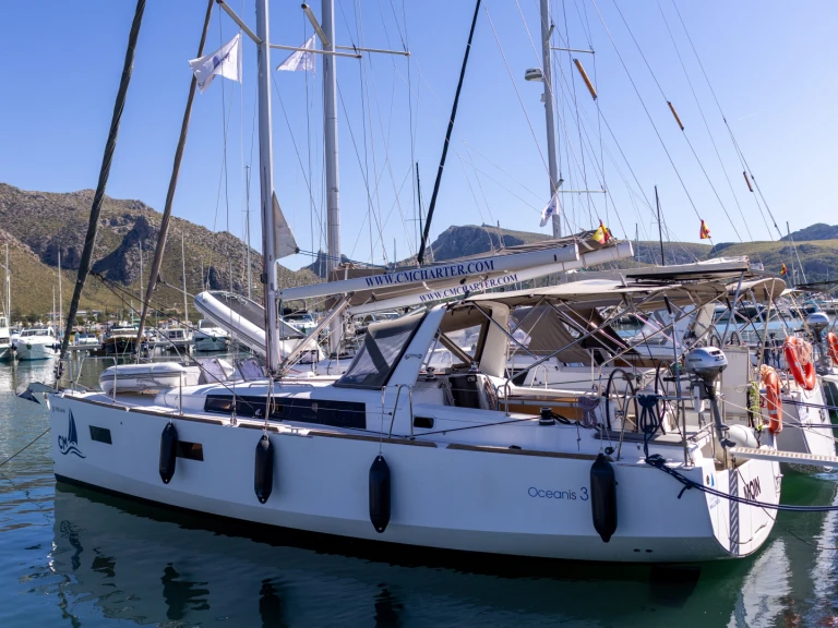 Bénéteau Oceanis 38 jednotlivci a charterové společnosti v Port de Pollenca