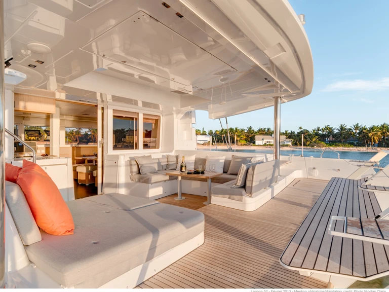 Pronájem lodi Placencia lákavé ceny Lagoon 52 F