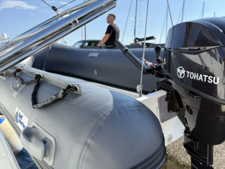 Pronájem lodi Lavrio lákavé ceny Bali 4.8 (4 cab +1)
