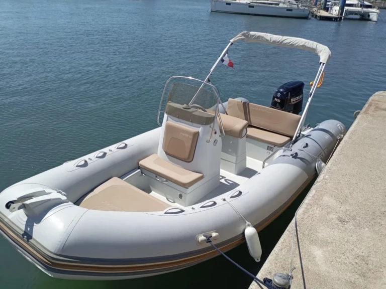 Pronajmout si Zodiac Medline 580 v Antibes