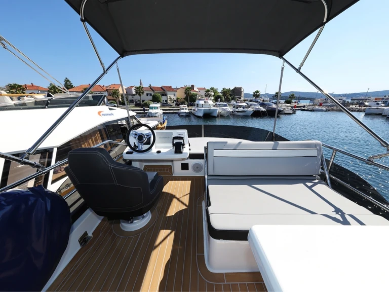 Pronájem lodi Jeanneau Merry Fisher 1095 Fly Serie2 v Biograd Na Moru na Samboatu