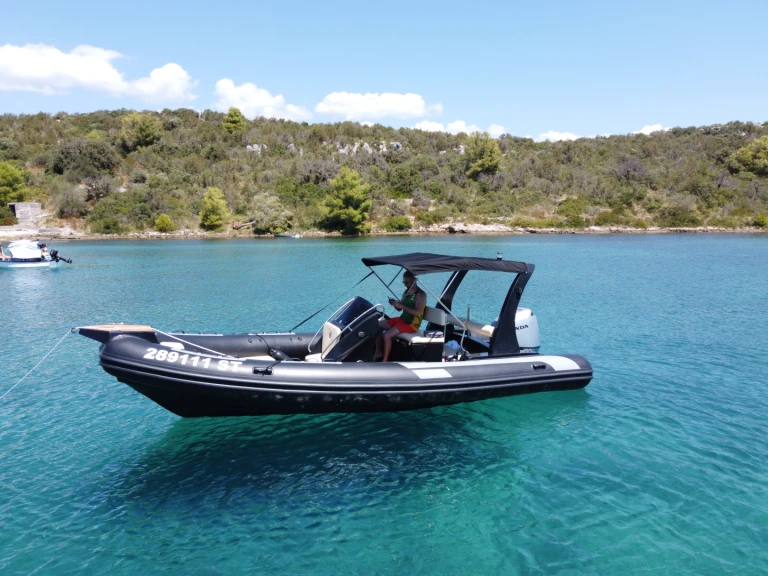 Inception 680 jednotlivci a charterové společnosti v Trogir