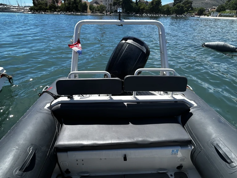 Highfield Highfield Sport 650 jednotlivci a charterové společnosti v Split