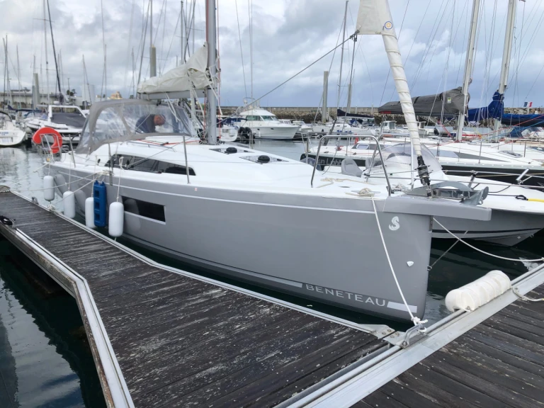 Pronajmout si Bénéteau Oceanis 30.1 v Port de Trébeurden