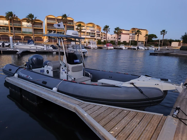 Pronájem lodi Gruissan lákavé ceny Tempest 750