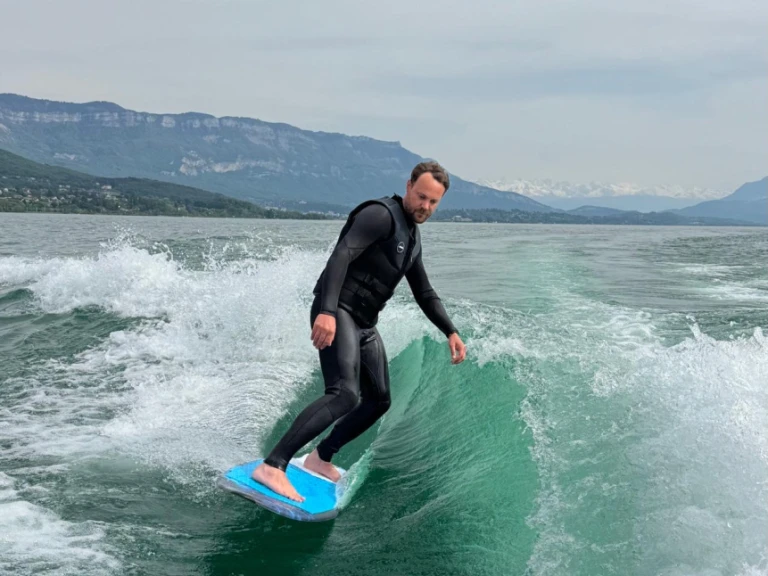 Pronajmout Motorová loď se skipperem či ne Nautique Correct Craft v Aix-les-Bains