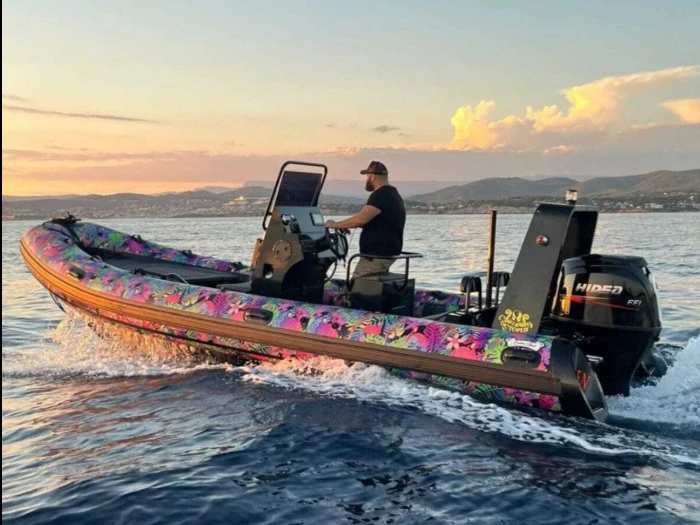 Pronájem lodi Océan Skull OCEAN SKULL AL650 v Le Brusc na Samboatu