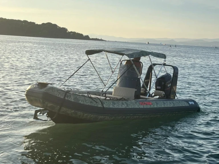 Océan Skull oceanskull AL550 jednotlivci a charterové společnosti v Le Brusc