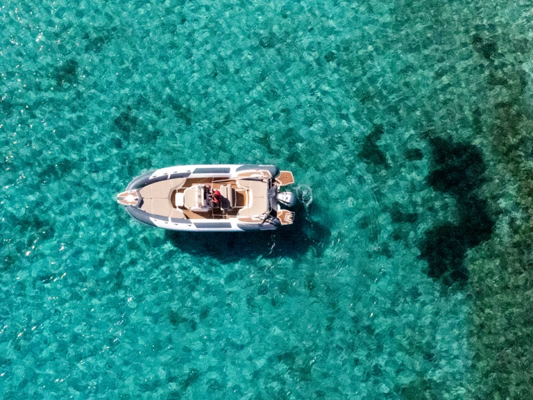 Pronájem Polotuhá loď v Hvar  -Marlin Boat 790 Pro Dynamic