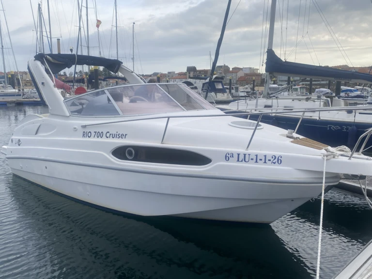 Pronajmout si Rio Rio 700 Cruiser v A Pobra do Caramiñal