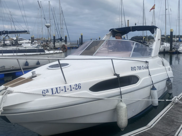 Pronájem lodi A Pobra do Caramiñal lákavé ceny Rio 700 Cruiser