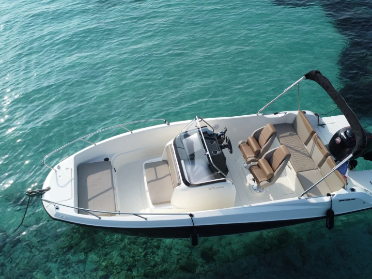Pronajmout Motorová loď se skipperem či ne Quicksilver v Mandelieu-la-Napoule