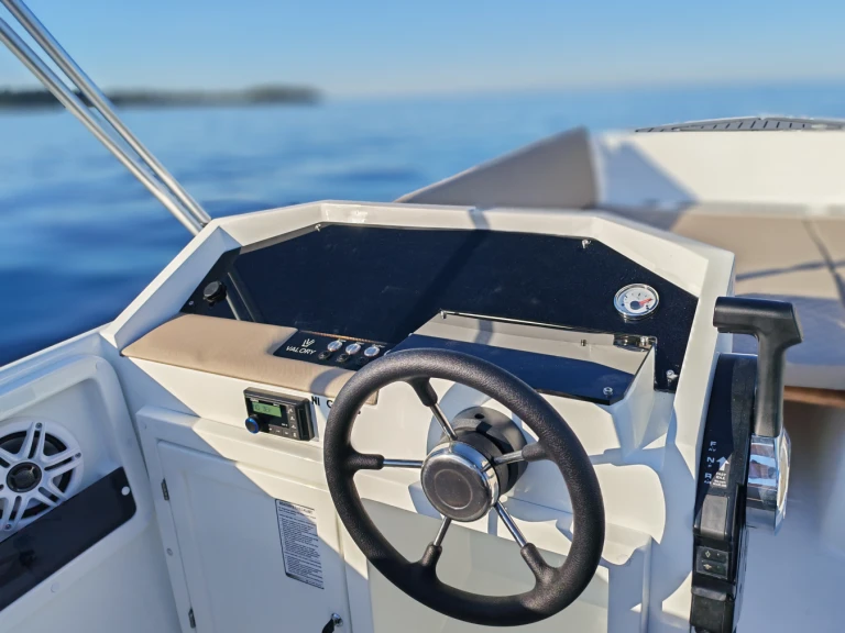 Pronájem lodi Valory 525 v Port de Cannes Marina na Samboatu