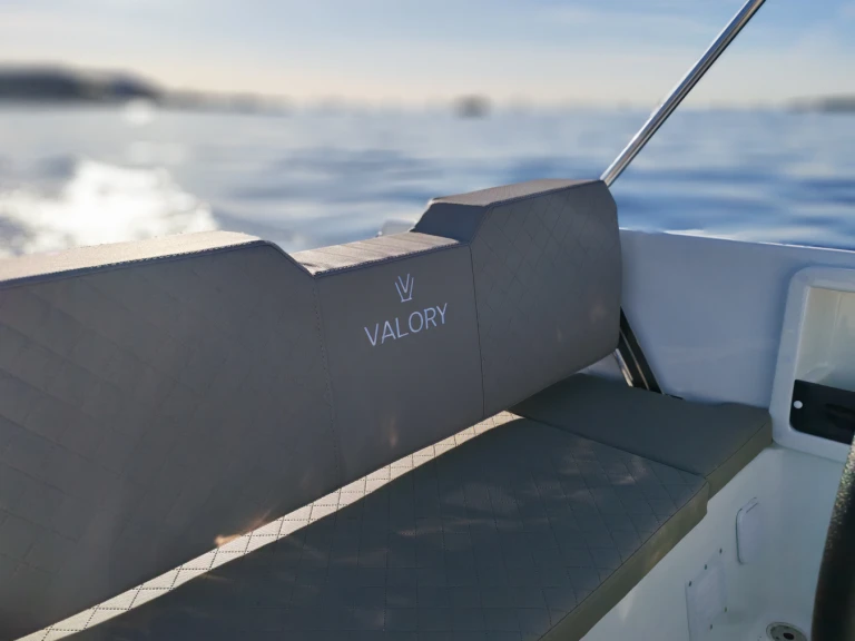 Pronajmout Motorová loď se skipperem či ne Valory v Port de Cannes Marina