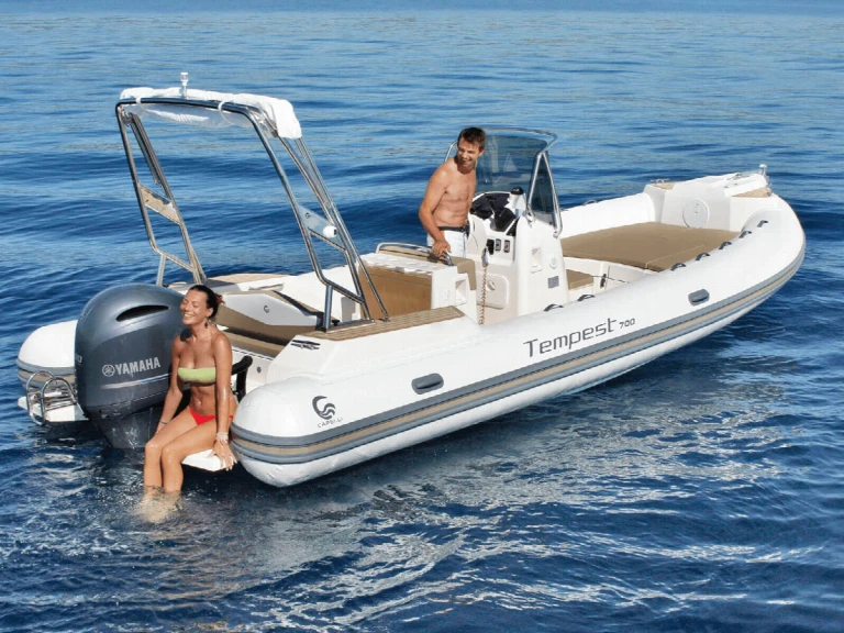 Capelli Tempest 700 Sun jednotlivci a charterové společnosti v Golfe-Juan