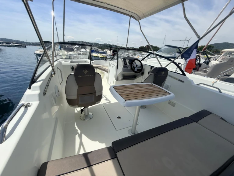 Pronájem Motorová loď v Les Issambres -Jeanneau Cap Camarat 6.5 BR