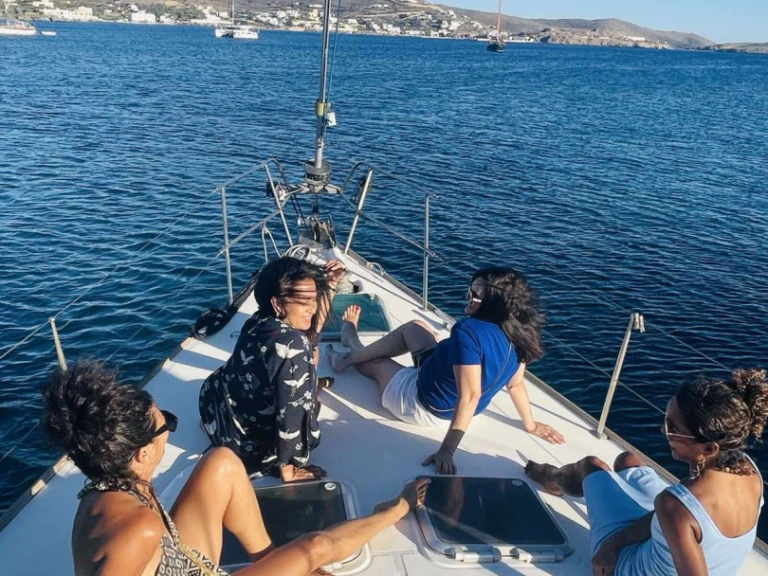 Pronájem lodi Paros Port lákavé ceny Sun Odyssey 49