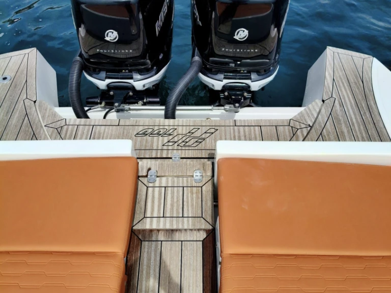 Panamera Yacht PY 100 T Top jednotlivci a charterové společnosti v Neapol