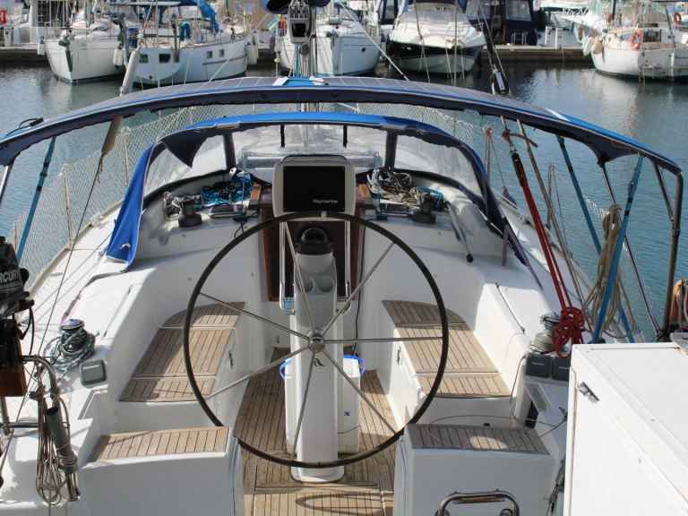 Hanse 370e  jednotlivci a charterové společnosti v Torrevieja