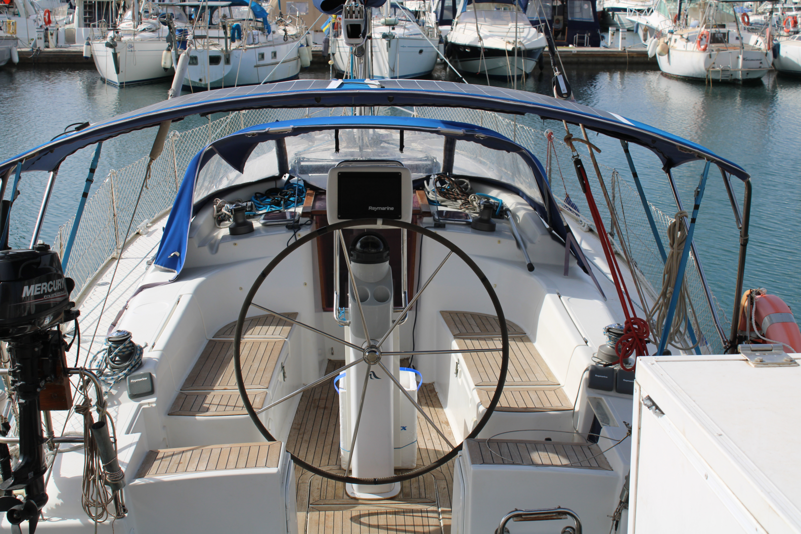 Hanse 370e  jednotlivci a charterové společnosti v Ibiza Town