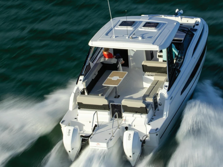 Aquila Aquila 32 Sport jednotlivci a charterové společnosti v Le Marin