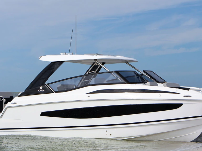 Pronájem lodi Le Marin lákavé ceny Aquila 32 Sport