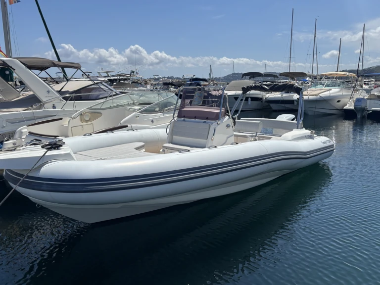 Marlin Boat 790 Pro Dynamic jednotlivci a charterové společnosti v Les Issambres