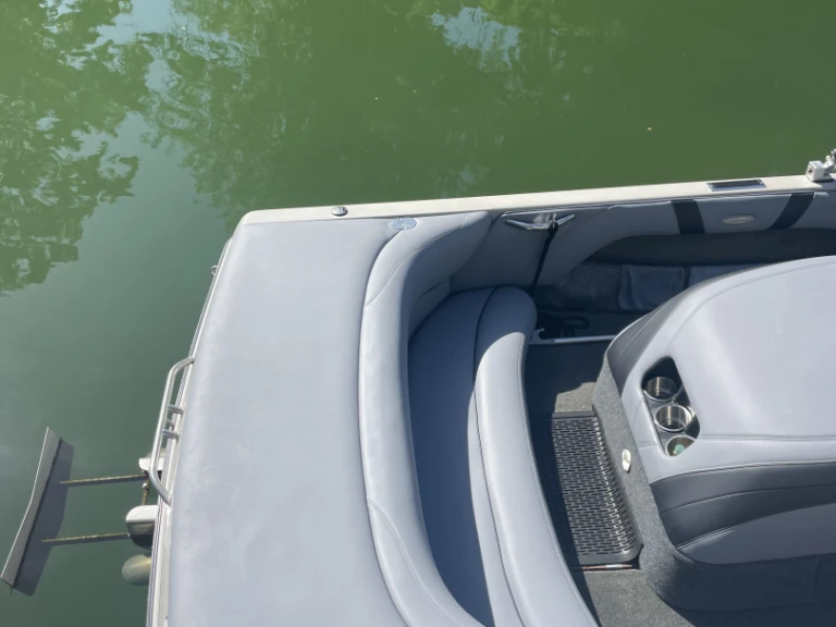 Pronajmout Motorová loď se skipperem či ne Malibu v Paris