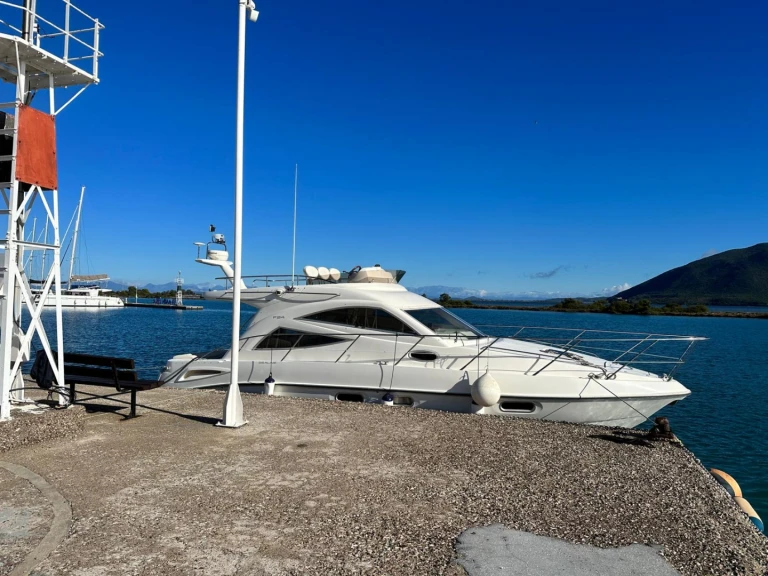 Sealine Sealine F 34 jednotlivci a charterové společnosti v Pefkochóri