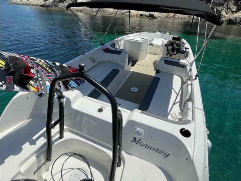 Pronajmout Motorová loď se skipperem či ne Bayliner v Hyeres