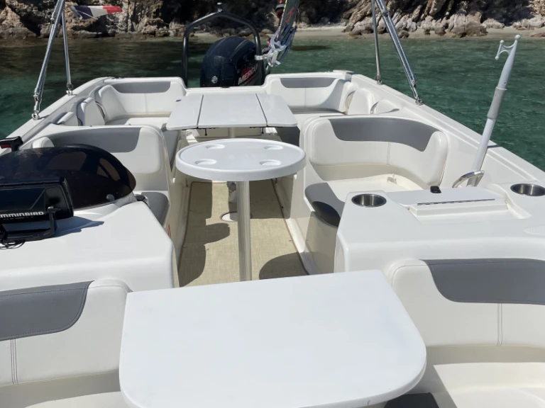 Motorová loď k pronájmu v Hyeres za nejlepší cenu