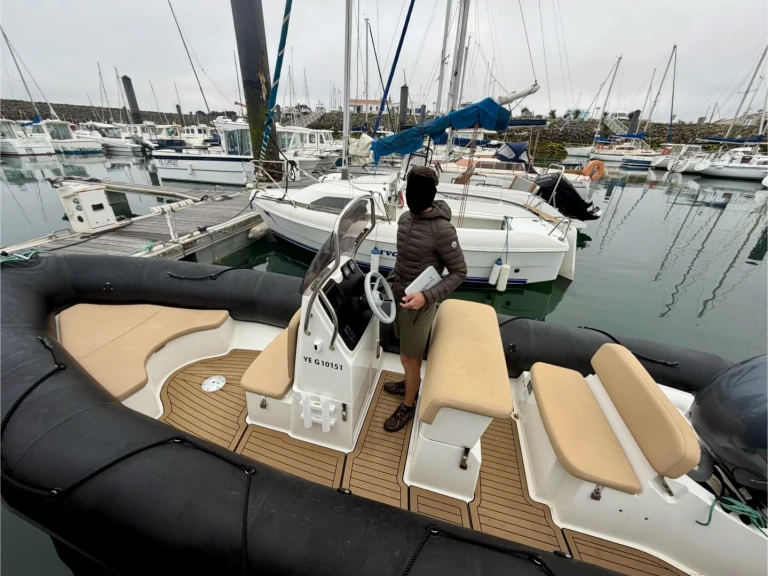 Pronajmout si Bombard Sunrider 650 v L'Île-d'Yeu