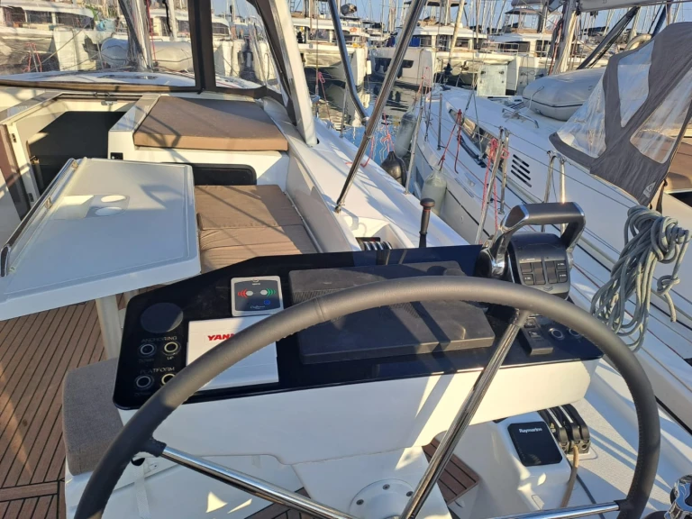 Pronájem lodi Alimos lákavé ceny Oceanis 52 - 6 cab.